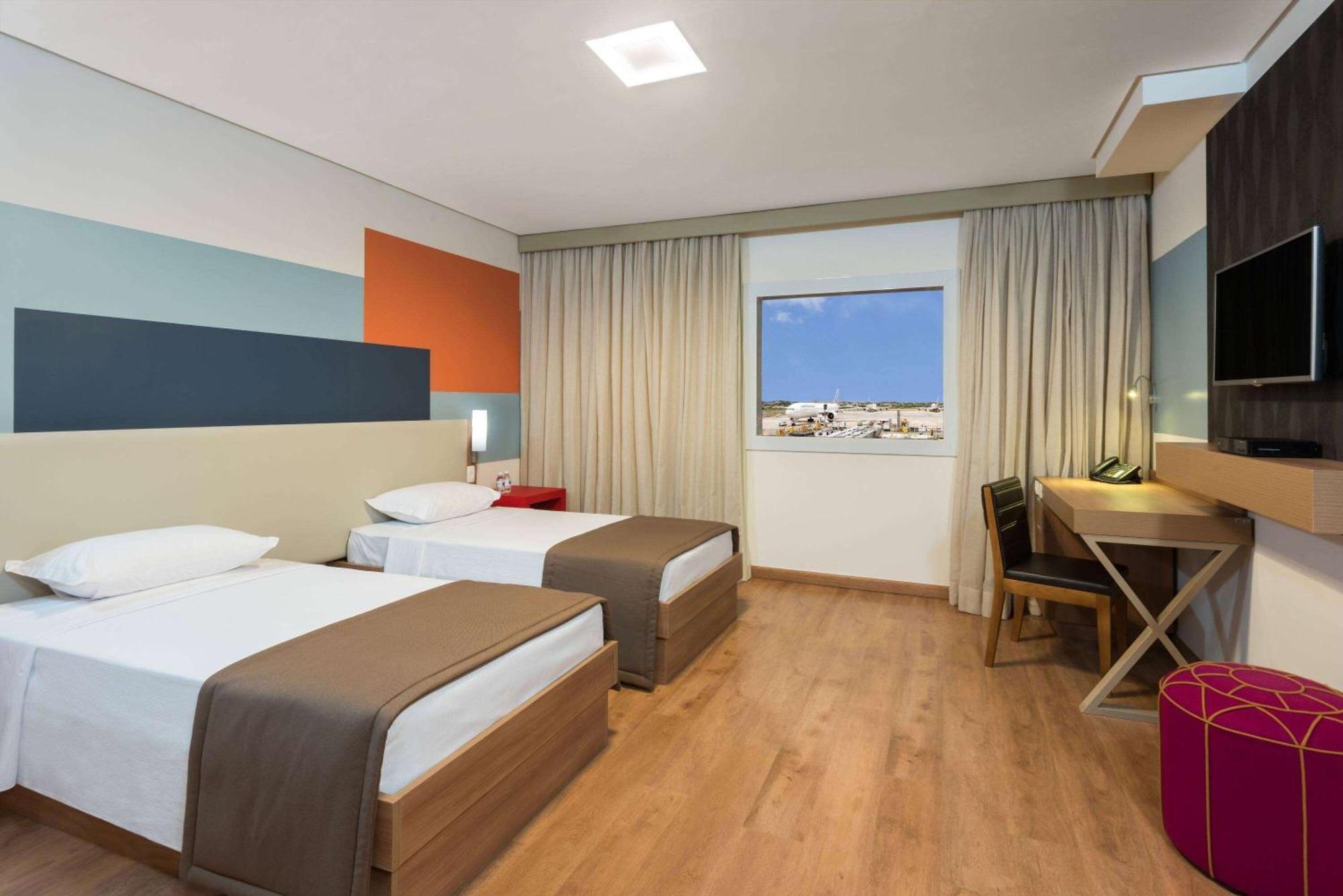 Tryp By Wyndham Sao Paulo Airport - Hotel De Transito Terminal 3 -Lado Ar - Area Restrita A Passageiros Ja Embarcados - Piso 1 กัวรูยุส ภายนอก รูปภาพ